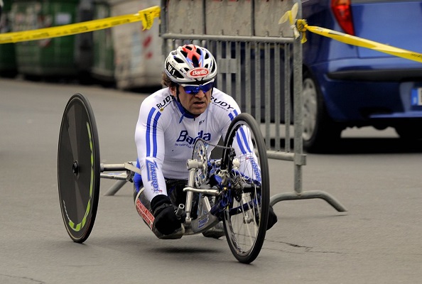 Zanardi, il mondo dello sport si stringe attorno al suo campione