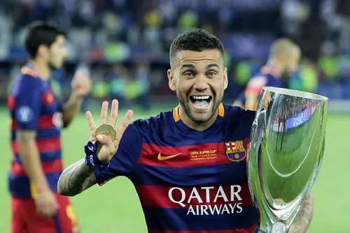 Dani Alves si accasa al Paris Saint Germain, Guardiola si infuria