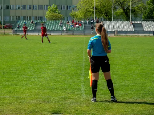 Fuorigioco nel calcio: come funziona la regola