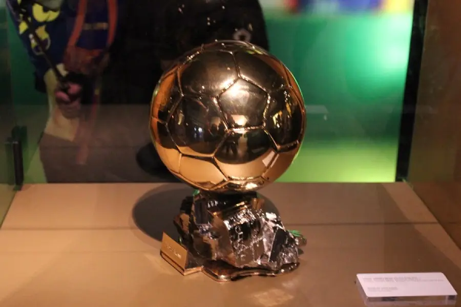 Pallone d’Oro senza sorprese, vince Karim Benzema