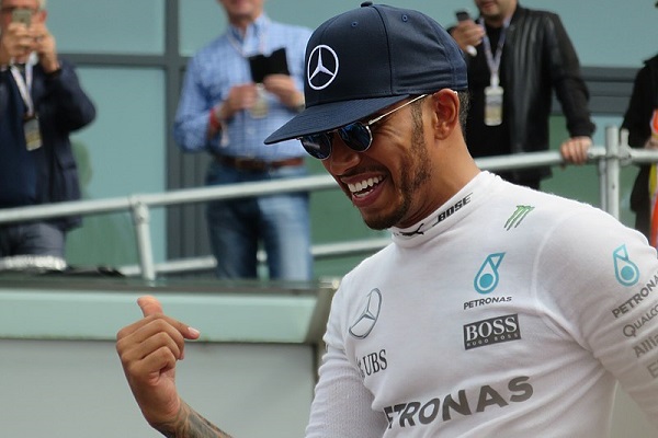 Formula 1, in Arabia vince Hamilton ma è giallo penalizzazioni